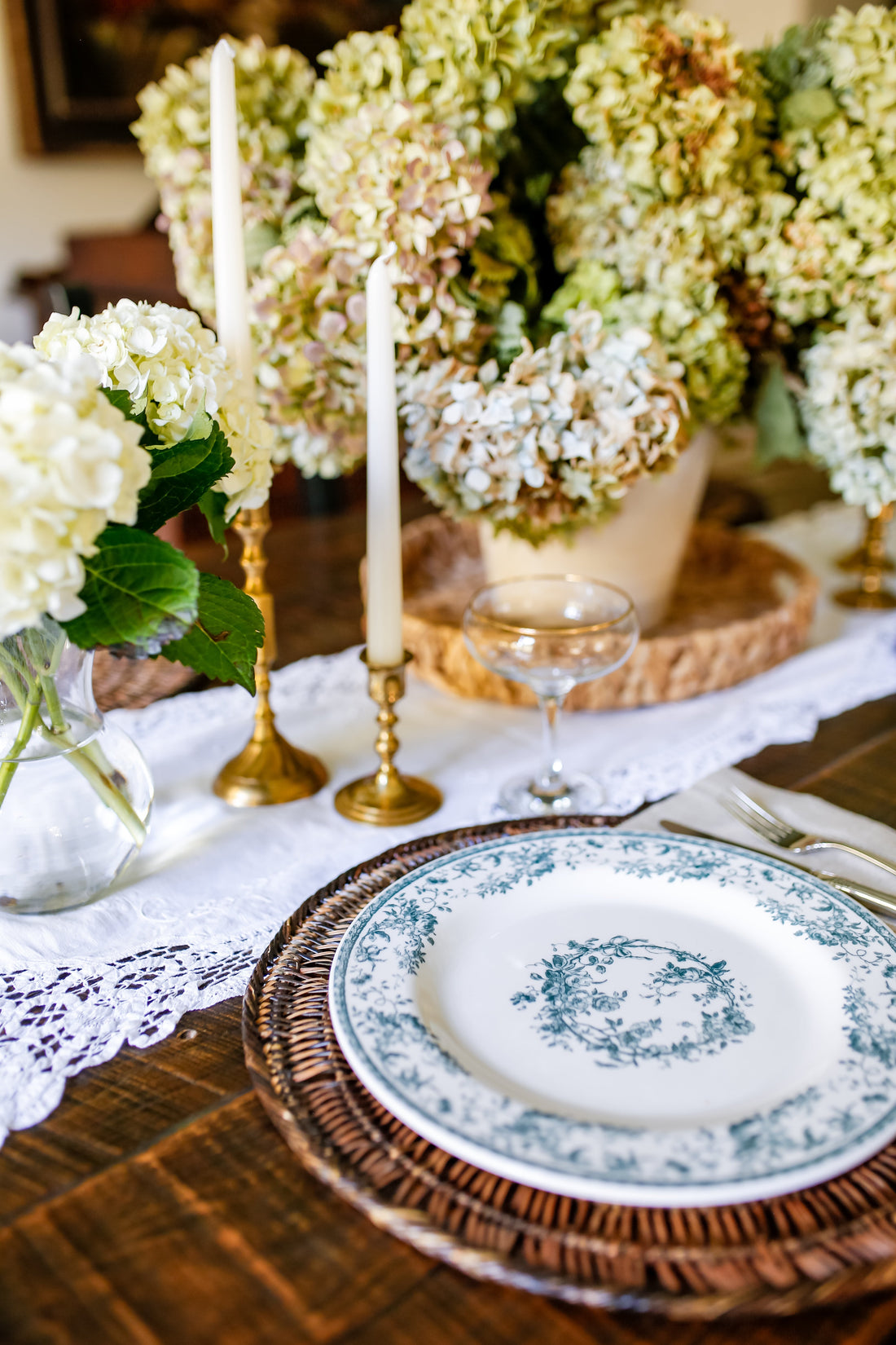 How to Host a Beautiful English Dinner Party